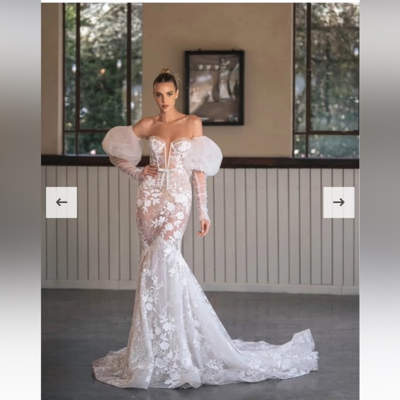 Berta wedding dress with detachable sleeves - Picture 2 of 3